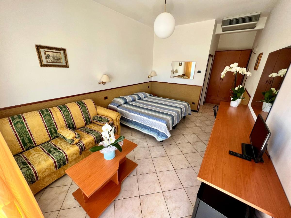 Hotel Ca' Bianca Da Paolino Misano Adriatico Eksteriør bilde
