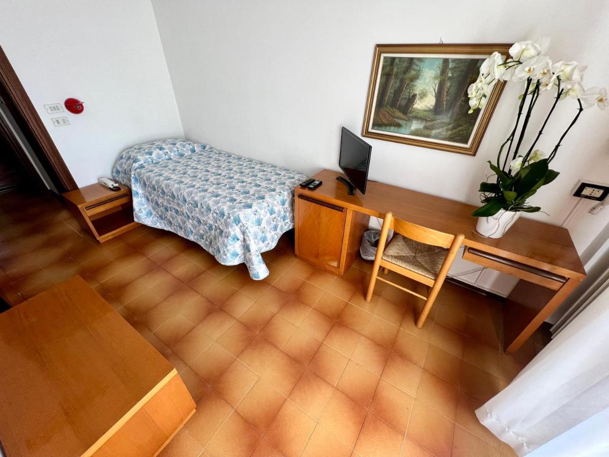 Hotel Ca' Bianca Da Paolino Misano Adriatico Eksteriør bilde