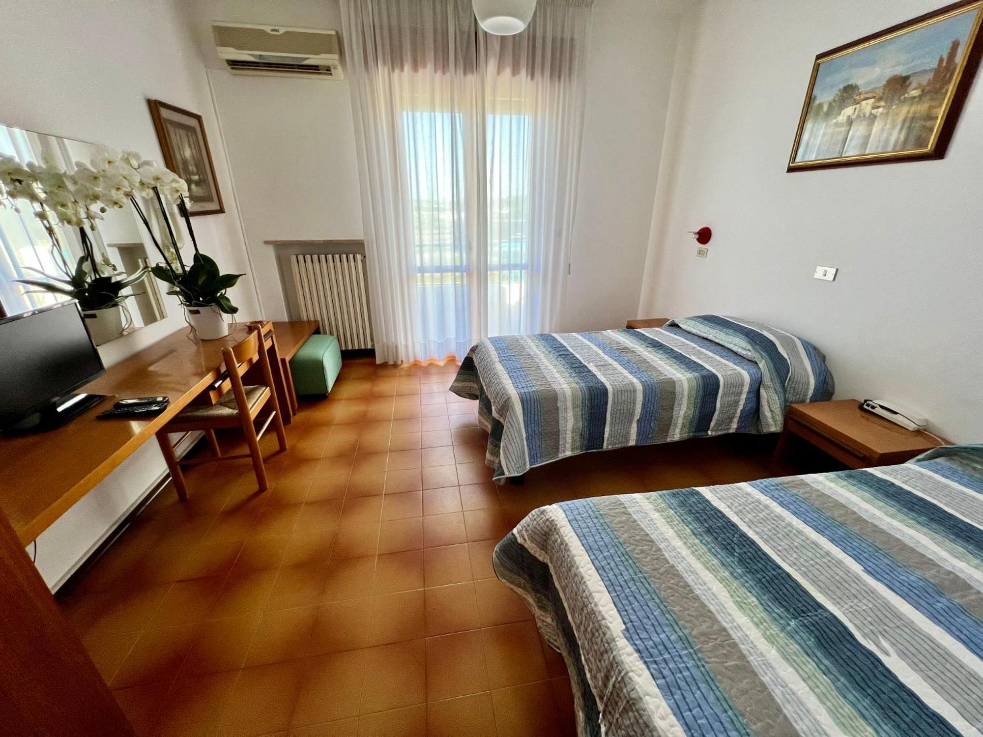 Hotel Ca' Bianca Da Paolino Misano Adriatico Eksteriør bilde